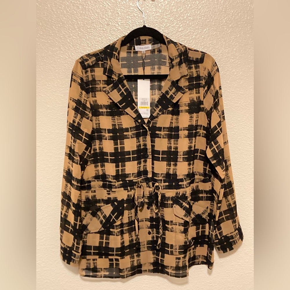 CALVIN KLEIN - 0010-Sheer long sleeved button up top - Business/casual